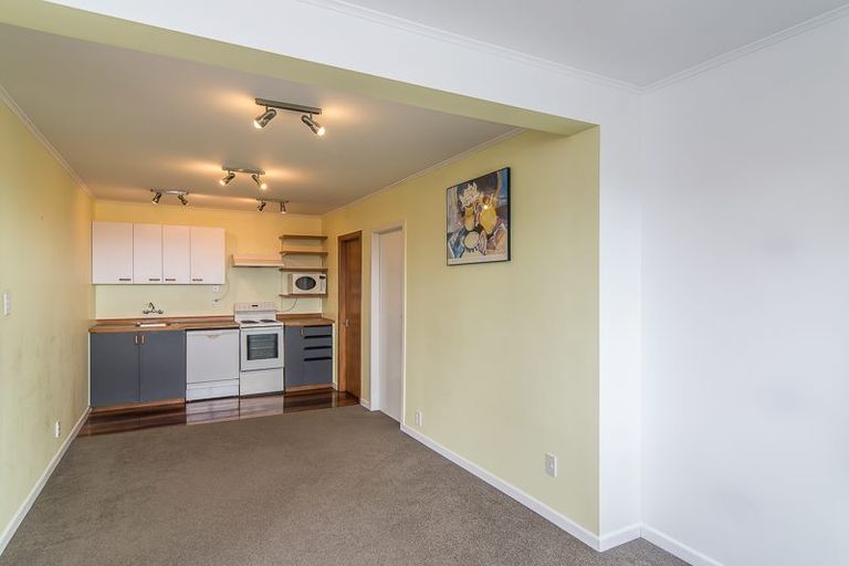 Photo of property in 118 Kelburn Parade, Kelburn, Wellington, 6012