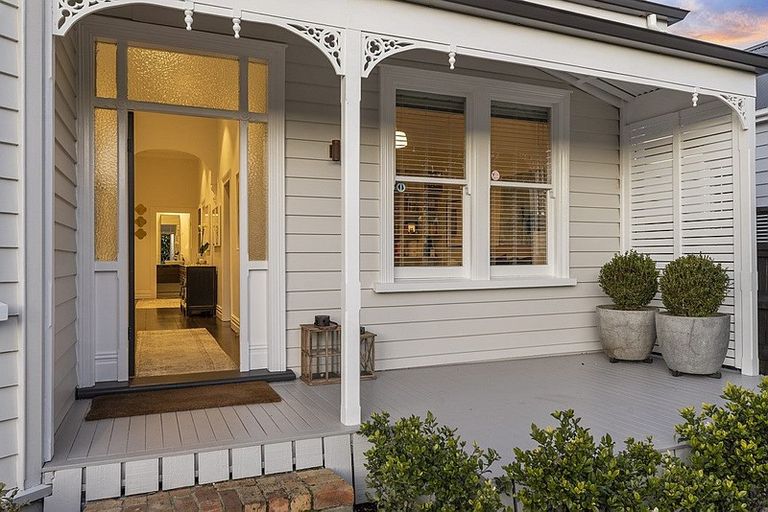 Photo of property in 2/70 Princes Street, Northcote Point, Auckland, 0627