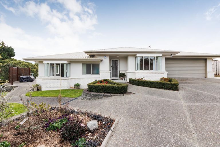 Photo of property in 63 Pacific Drive, Fitzherbert, Palmerston North, 4410