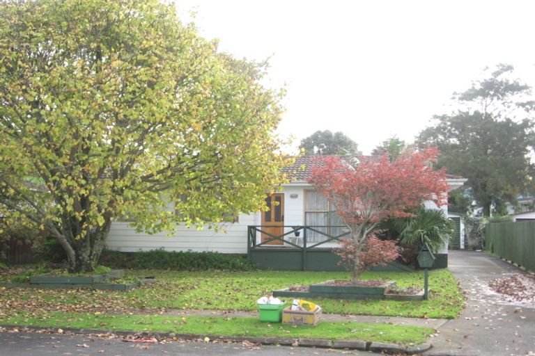 Photo of property in 39 Darren Crescent, Half Moon Bay, Auckland, 2012