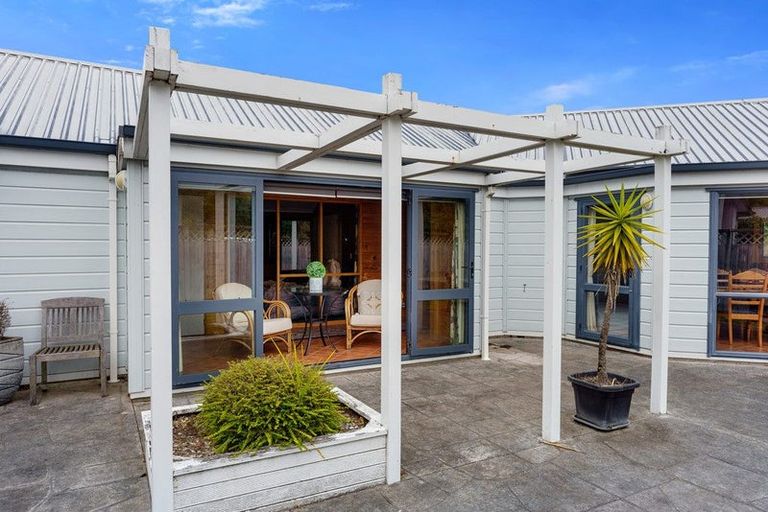 Photo of property in 16 Alexander Street, Waikanae, 5036