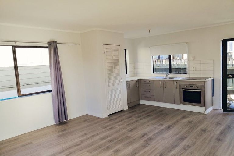 Photo of property in 7 Styca Place, Sunnyvale, Auckland, 0612