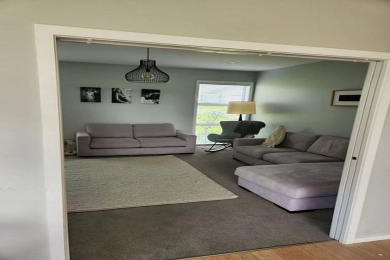 Photo of property in 18 Skipjack Pass, Silverdale, 0932