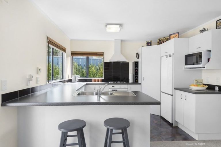 Photo of property in 136 Queens Drive, Lyall Bay, Wellington, 6022