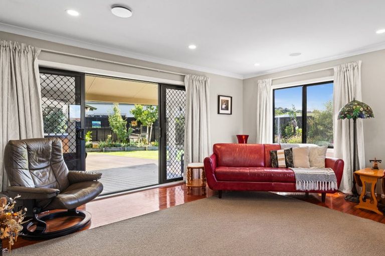 Photo of property in 9 Bassett Place, Taradale, Napier, 4112