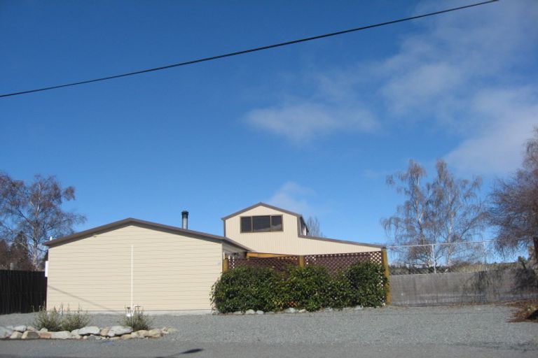 Photo of property in 35 Rata Road, Twizel, 7901