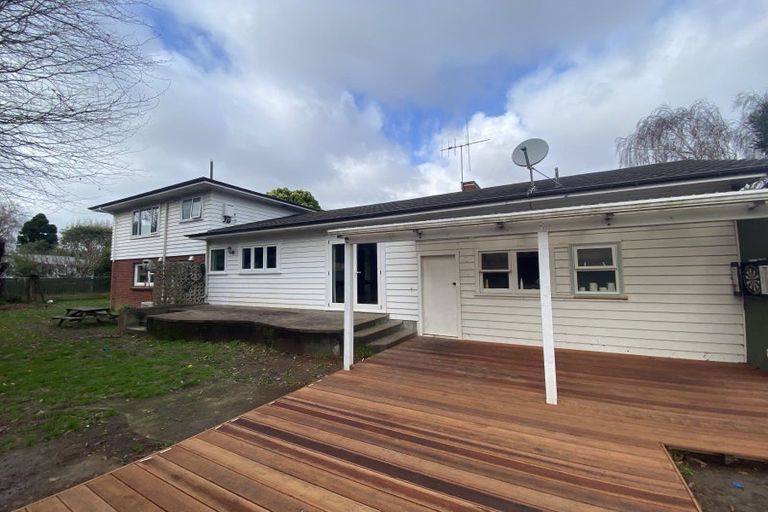 Photo of property in 27 Saint Albans Avenue, Hokowhitu, Palmerston North, 4410