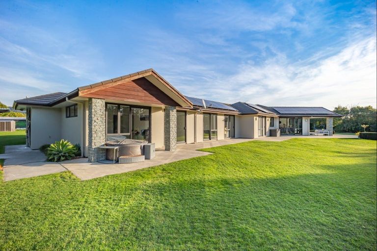 Photo of property in 111 Muhunoa Road East, Ohau, Levin, 5570