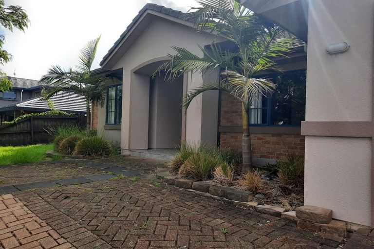 Photo of property in 4 Middlefield Drive, East Tamaki Heights, Auckland, 2016