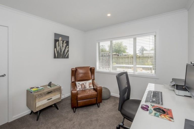 Photo of property in 2 Kilsby Place, Levin, 5510