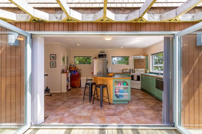 Photo of property in 13 Lookout Drive, Laingholm, Auckland, 0604