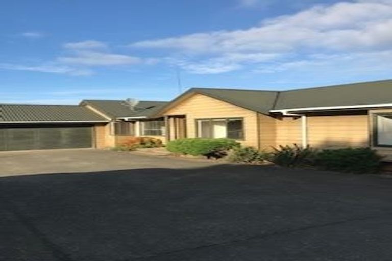 Photo of property in 222 Birdwood Road, Massey, Auckland, 0614