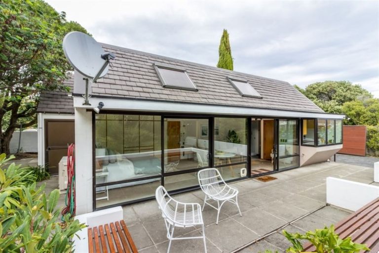 Photo of property in 100 Beachville Road, Redcliffs, Christchurch, 8081