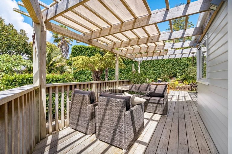 Photo of property in 23a Aberdeen Road, Castor Bay, Auckland, 0620