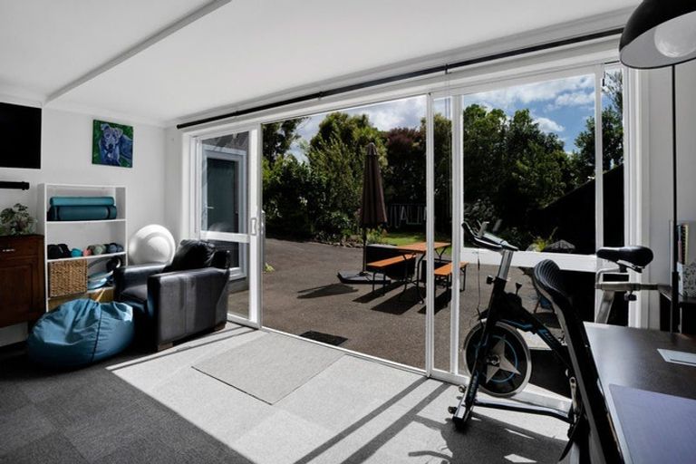 Photo of property in 19 Alberta Road, Glen Avon, New Plymouth, 4312