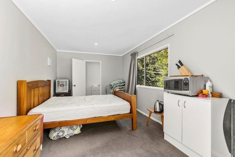 Photo of property in 2a Parklands Avenue, Swanson, Auckland, 0612