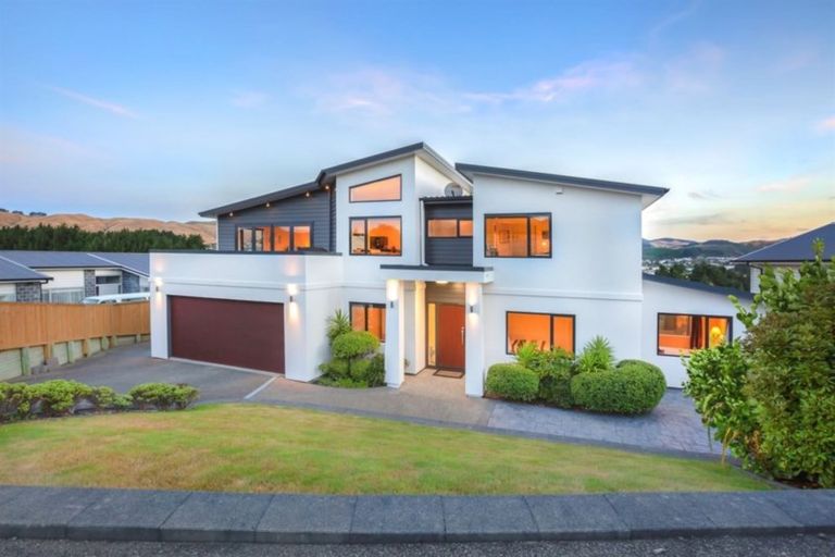 Photo of property in 85 Te Puia Drive, Aotea, Porirua, 5024