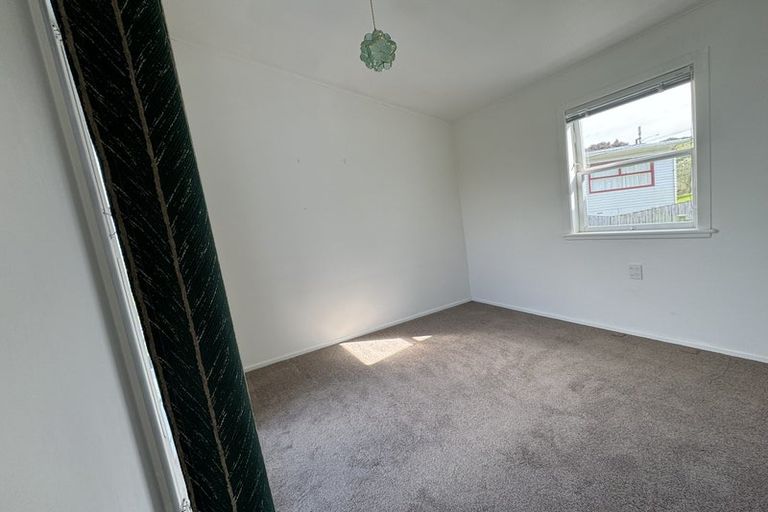 Photo of property in 1/592 East Coast Road, Pinehill, Auckland, 0630