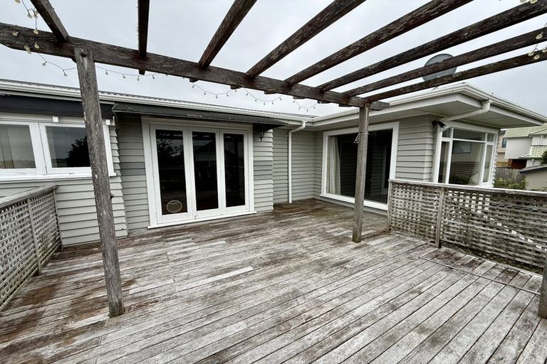 Photo of property in 93 Sylvan Avenue, Northcote, Auckland, 0627