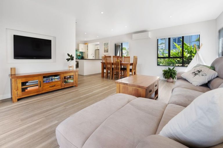 Photo of property in 81b William Bayes Place, Red Beach, 0932