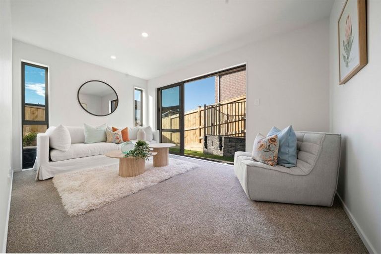 Photo of property in 1d Clematis Avenue, Murrays Bay, Auckland, 0630