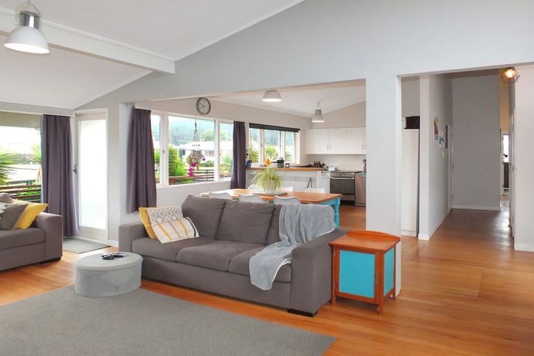 Photo of property in 22 Hennessy Street East, Foxton Beach, Foxton, 4815