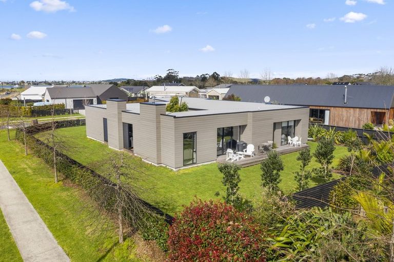 Photo of property in 2 Shearwater Lane, Point Wells, 0986