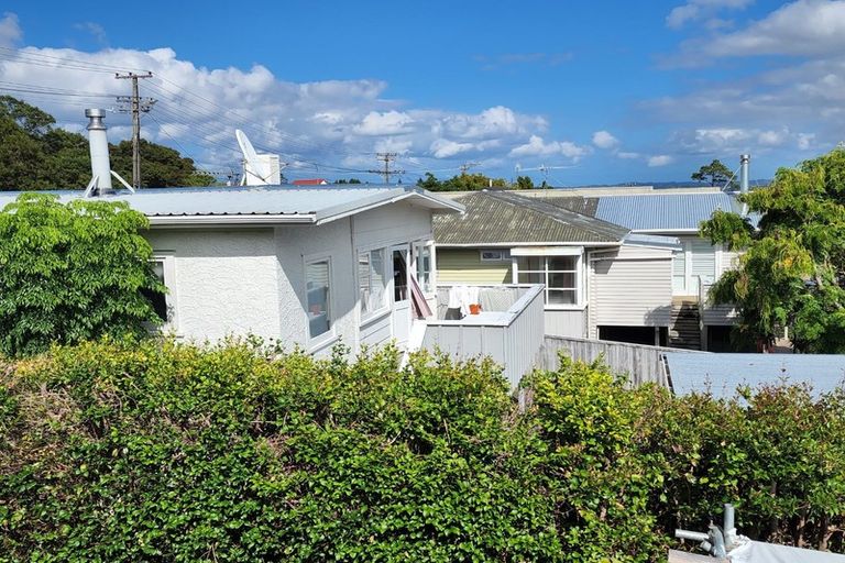 Photo of property in 49 Balmain Road, Birkenhead, Auckland, 0626