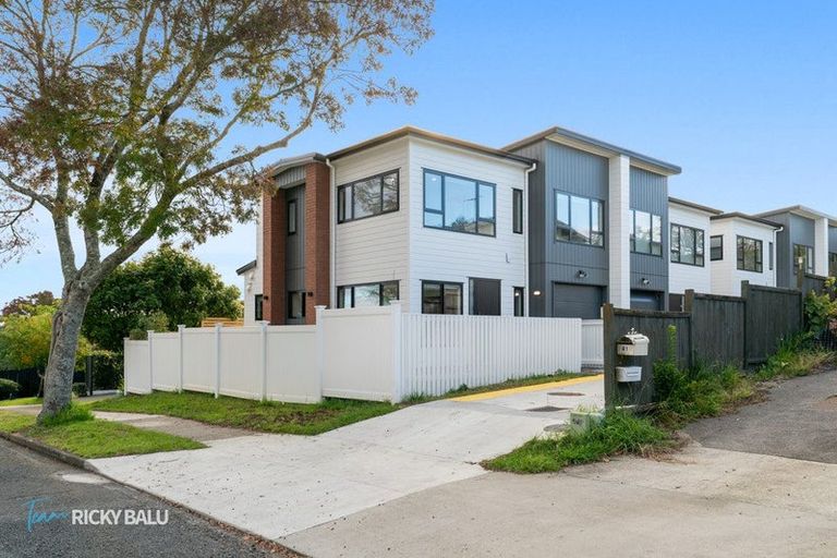 Photo of property in 43a Mirrabooka Avenue, Botany Downs, Auckland, 2010