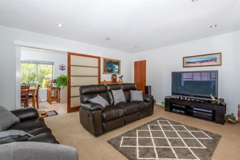 Photo of property in 9 Eugen Place, Bayview, Auckland, 0629