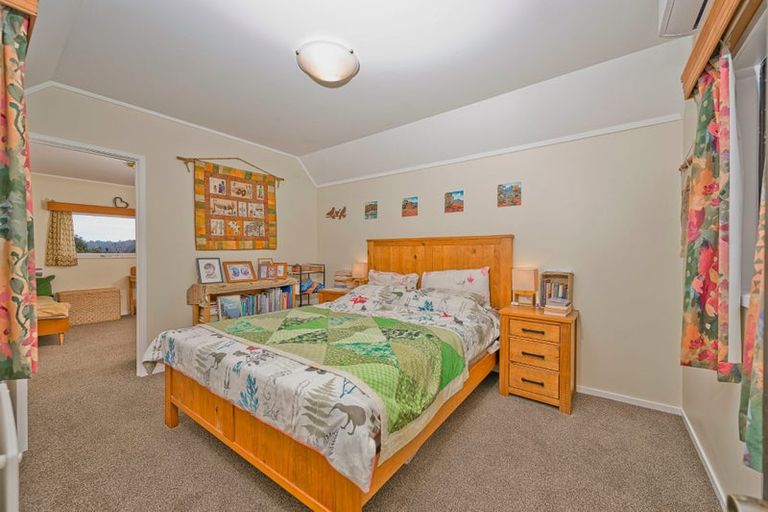 Photo of property in 772 West Coast Road, Oratia, Auckland, 0604
