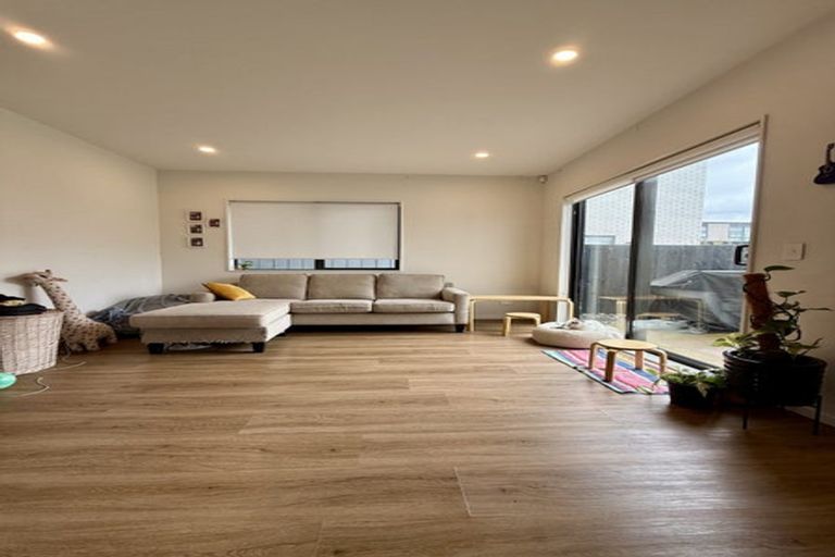 Photo of property in 24 Pilot Drive, Hobsonville, Auckland, 0616