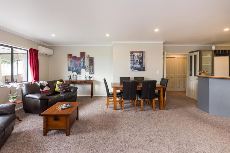 Photo of property in 147 Pacific Drive, Fitzherbert, Palmerston North, 4410