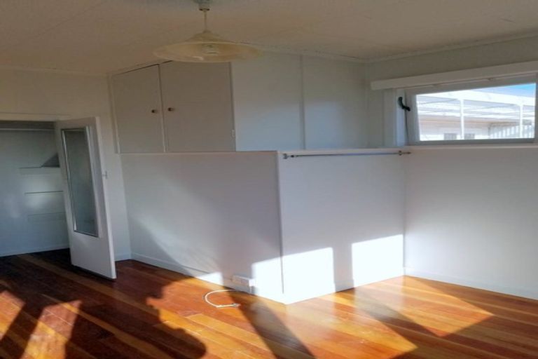 Photo of property in 1/84 College Road, Northcote, Auckland, 0627