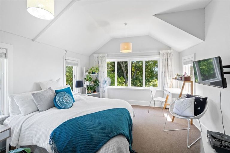 Photo of property in 56 Dyers Pass Road, Cashmere, Christchurch, 8022