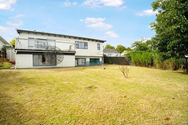 Photo of property in 2/20 Humphrey Kemp Avenue, Henderson, Auckland, 0612