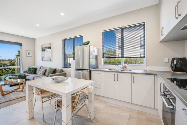 Photo of property in 68 Colonial Drive, Silverdale, 0932