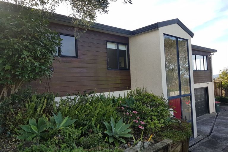 Photo of property in 2/9 Cashmere Place, Glenfield, Auckland, 0629