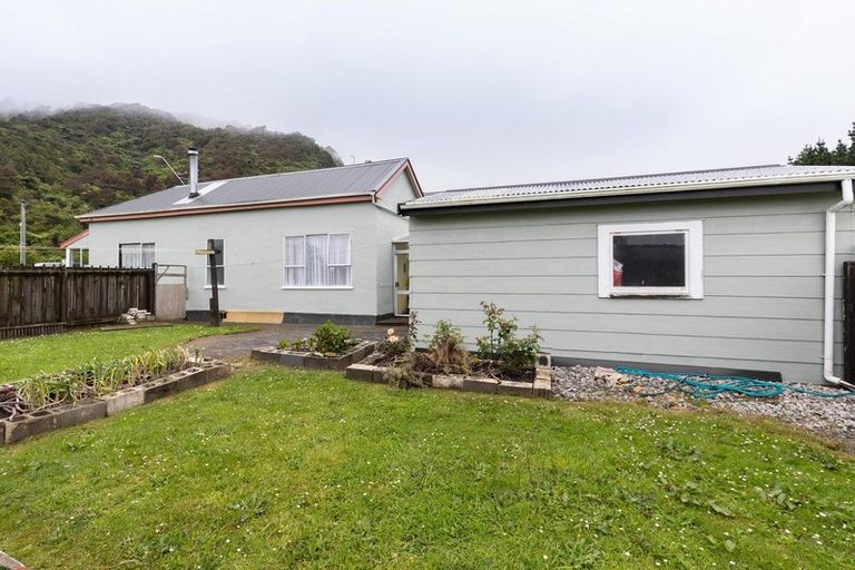 Photo of property in 166 Bright Street, Cobden, Greymouth, 7802