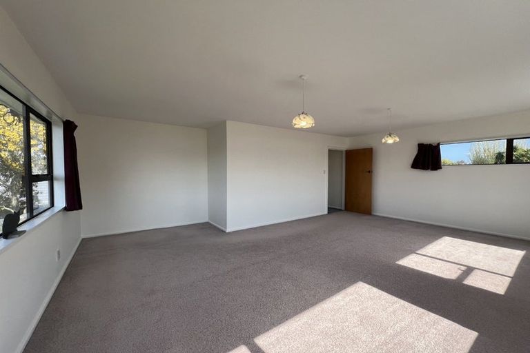 Photo of property in 11 Sevenoaks Drive, Bryndwr, Christchurch, 8053