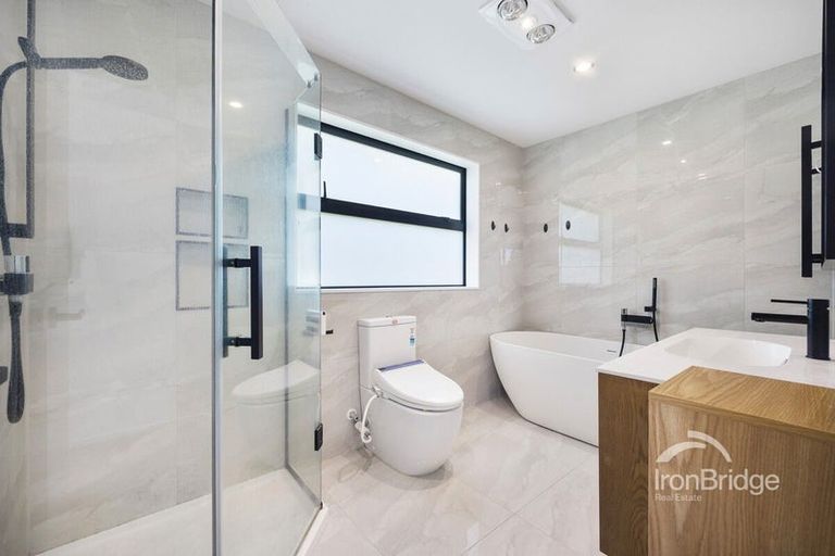 Photo of property in 21a Sovereign Place, Glenfield, Auckland, 0629