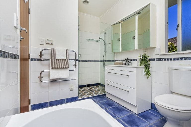 Photo of property in 10 Spencer Terrace, Hauraki, Auckland, 0622