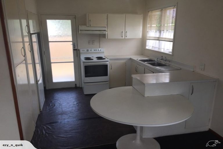 Photo of property in 1/215 Swanson Road, Henderson, Auckland, 0610