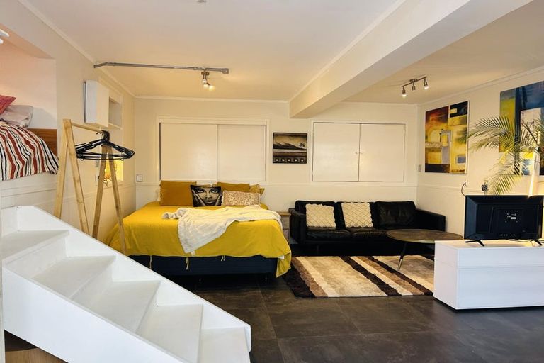 Photo of property in 8 Simkin Avenue, Saint Johns, Auckland, 1072