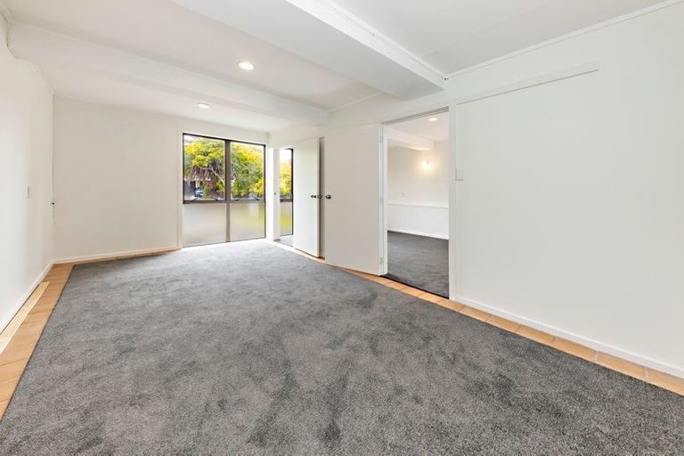 Photo of property in 30 Aronia Way, Goodwood Heights, Auckland, 2105