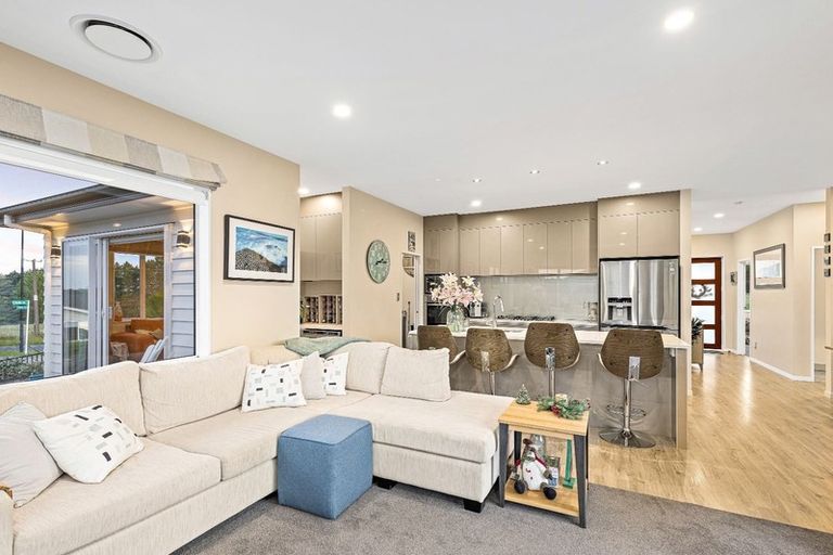 Photo of property in 11 Nobilo Road, Kumeu, 0810