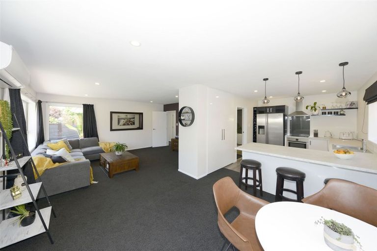 Photo of property in 6 Elwyn Place, Avonhead, Christchurch, 8042