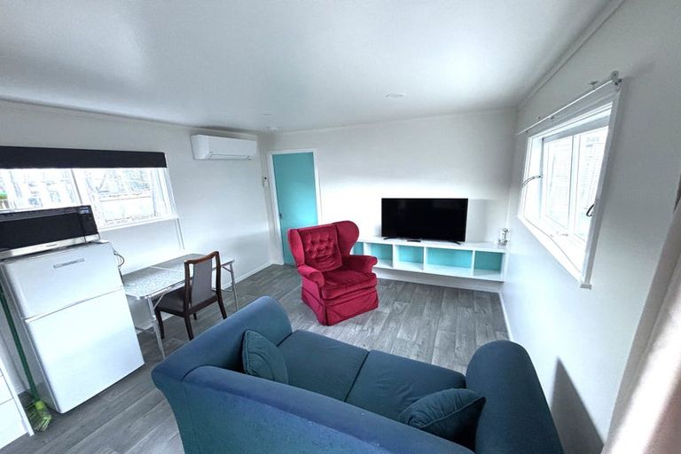 Photo of property in 43 Tauhinu Road, Miramar, Wellington, 6022