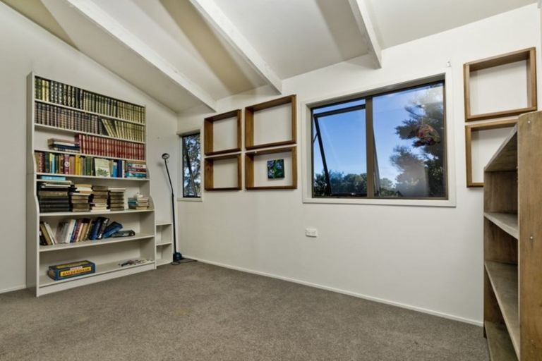 Photo of property in 107 Domain Crescent, Muriwai, 0881