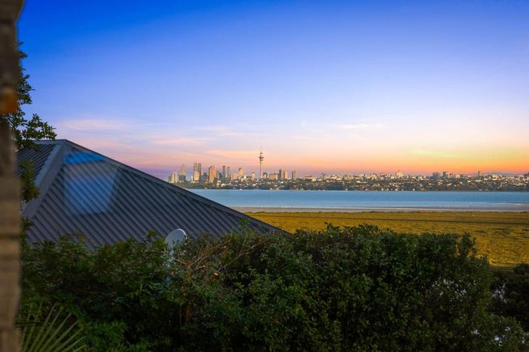 Photo of property in 17a Constable Lane, West Harbour, Auckland, 0618